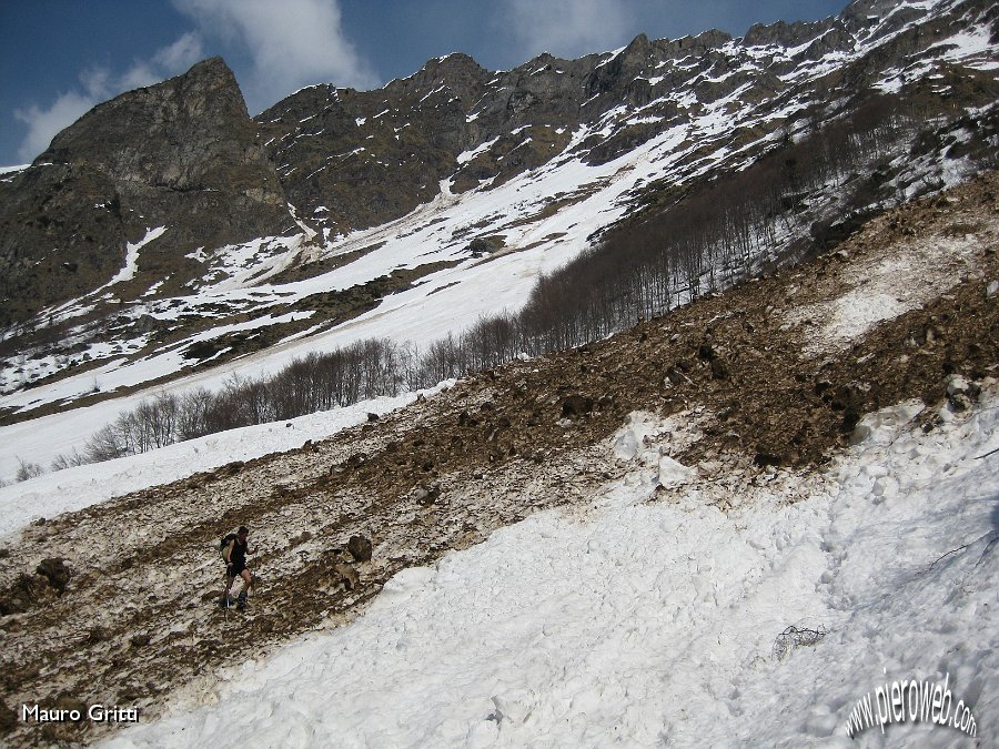 12- Slavina di neve e detriti.jpg